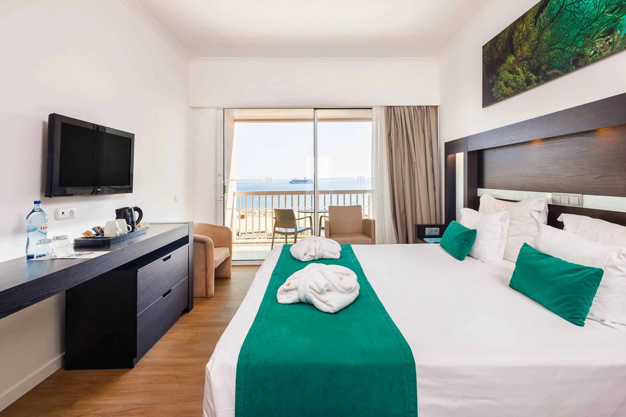 Sea-View Guest Rooms & Suites