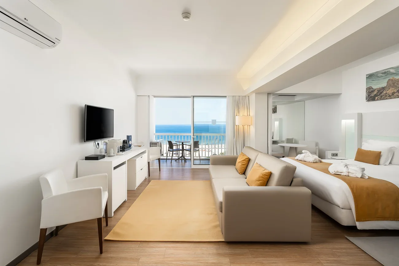 Junior Suite & Living Lounge