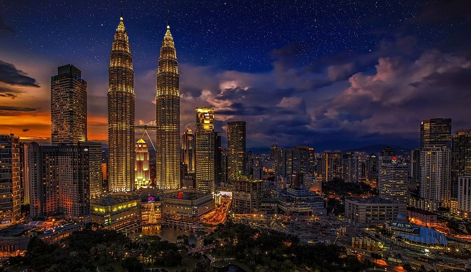 malaysia at night petronas towers