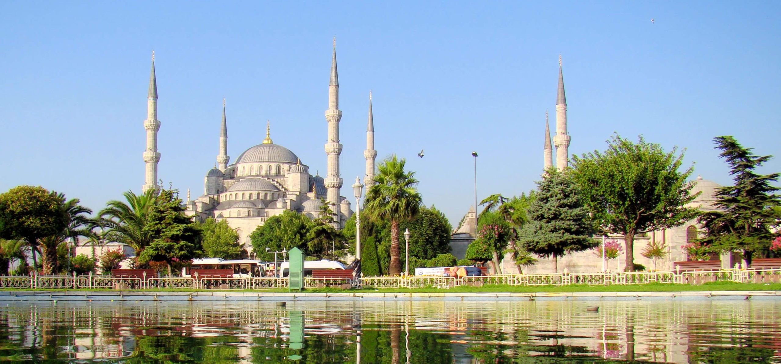 Bñue Mosque reflected in the water