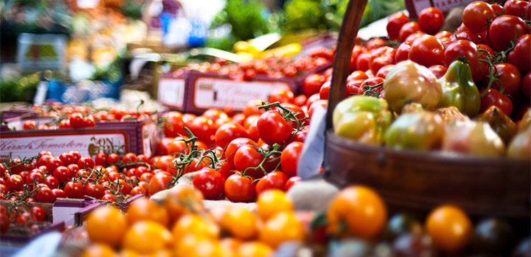 Street markets, full of organic produce at great prices, add to the great experiences expats living in Portugal can have.