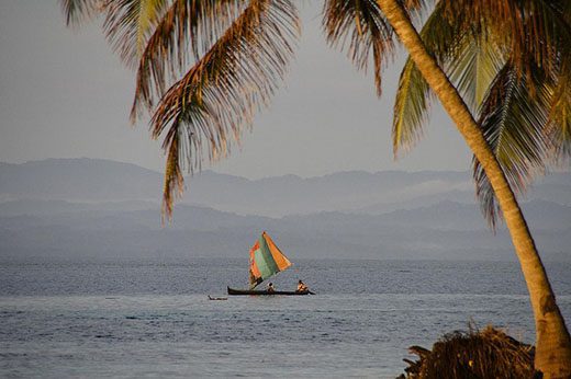Sailing local style in the San Blas Islands by Marc Veraart