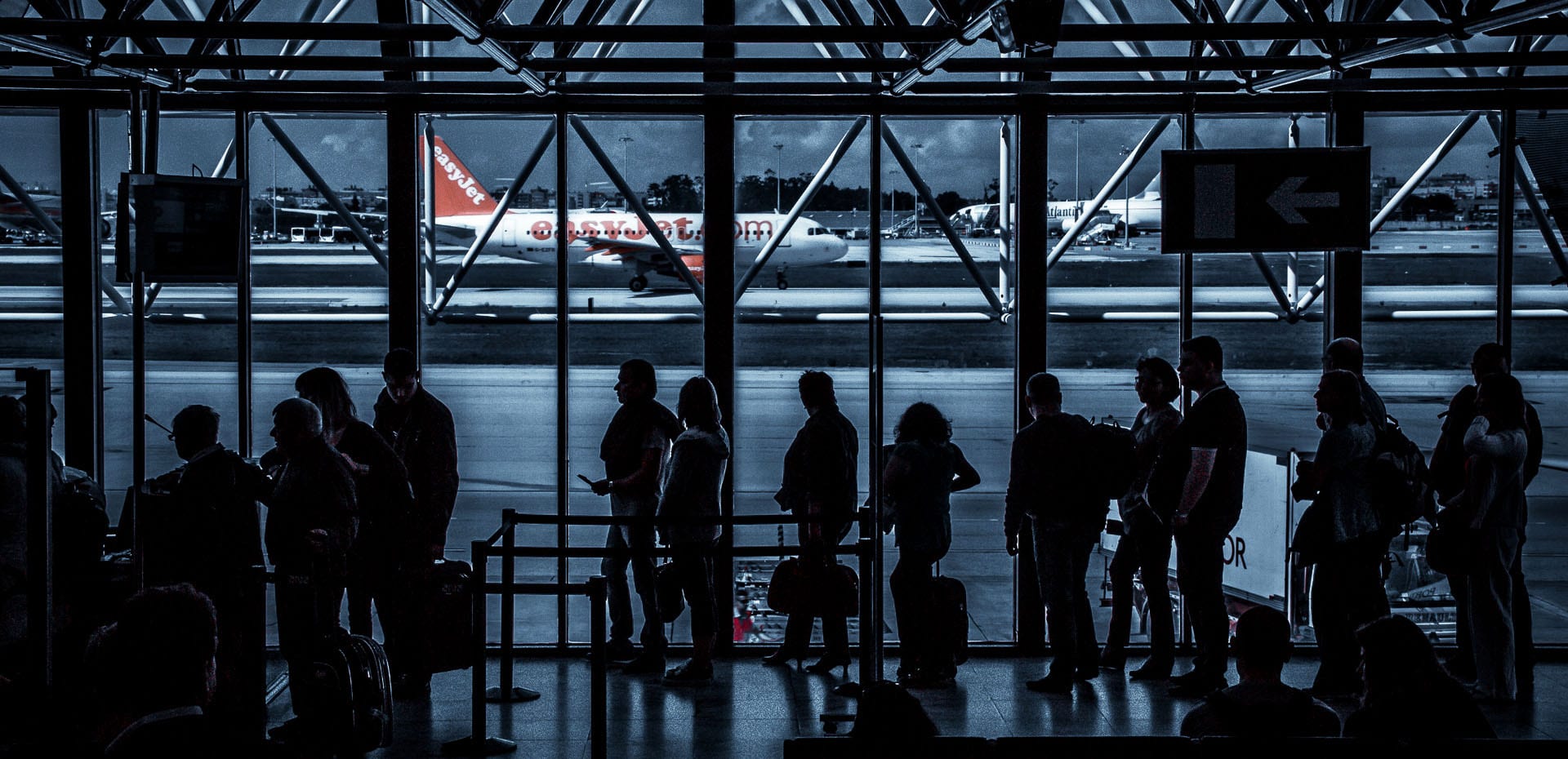 the quiet excitment of travelling ( #Portugal #Lisbon #airport)