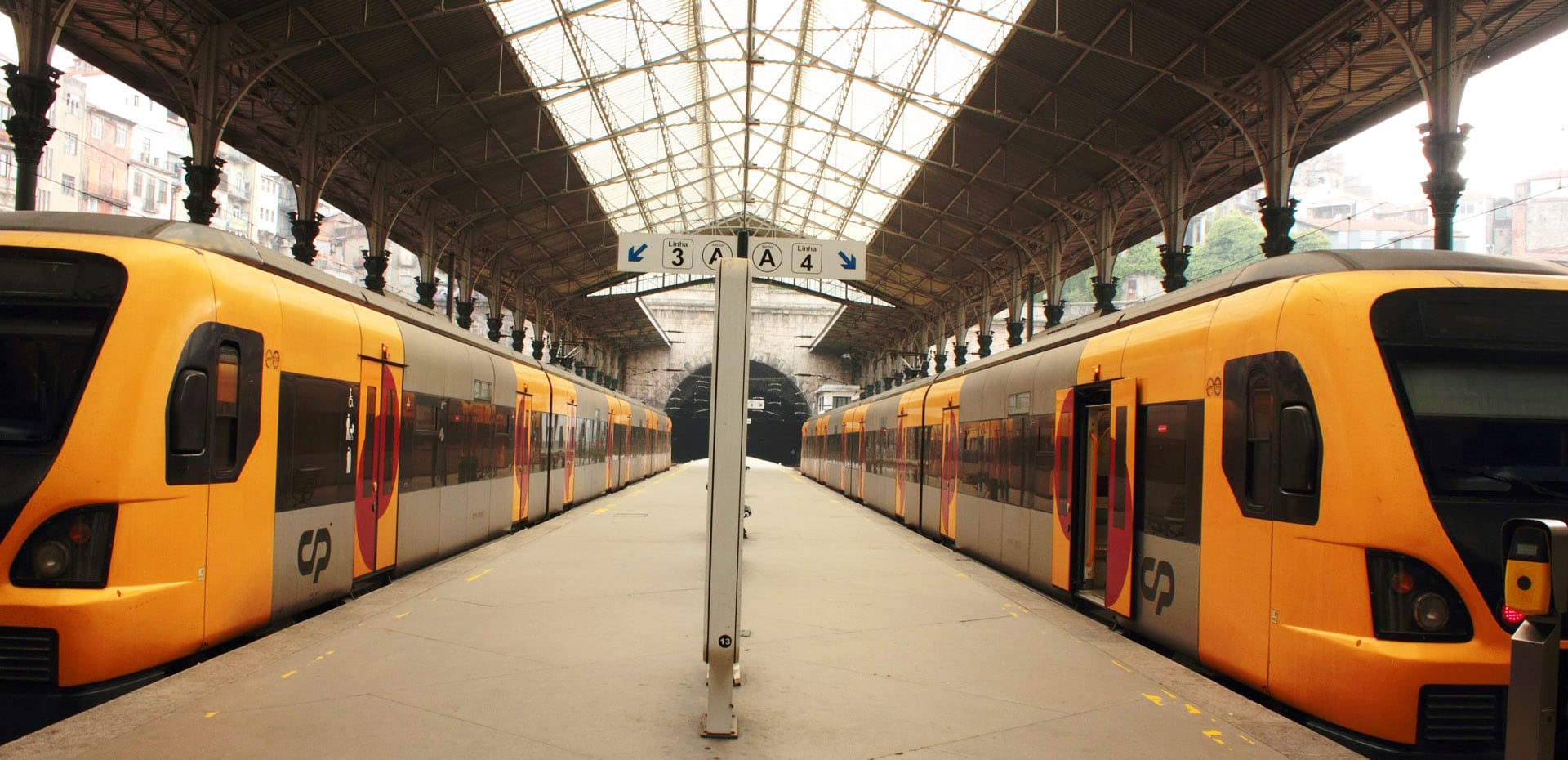 railroads-in-portugal-sao-bento-station