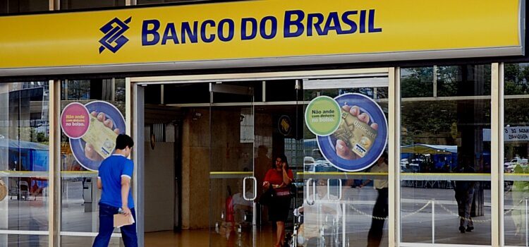 Customers walking into a bank in Brazil How to Open A Bank Account in Brazil