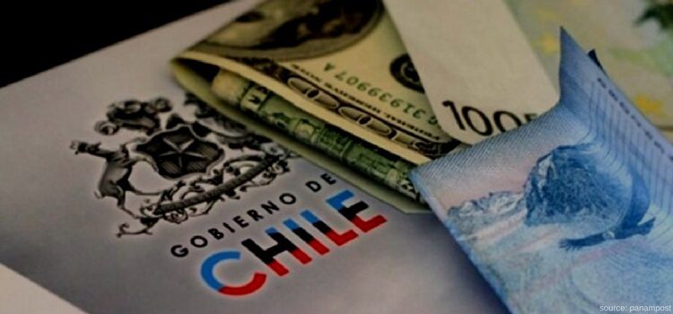 Preparing documents and money to pay taxes in Chile