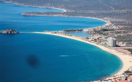 Bright blue sea and white sand beach in San Carlos, Mexico