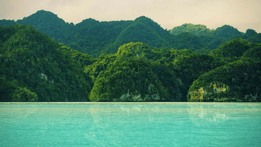 The mountains make a great backdrop to Playa Frontón