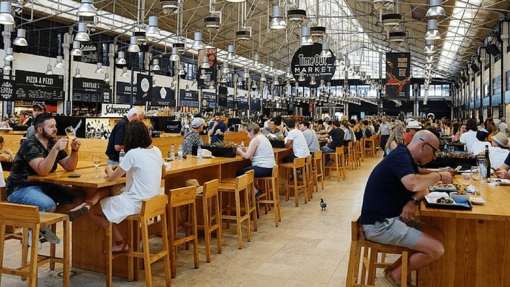 People eating and drinking at Time Out Market in lisbon.