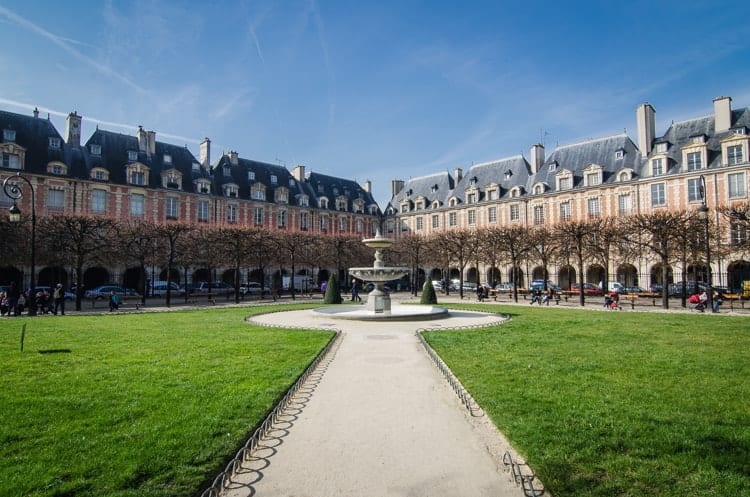 Place des Vosges, Paris.