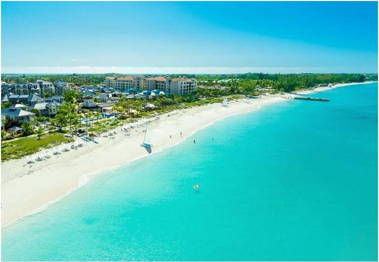 crystaline water and white sand beach in turks and caicos. One of the best places to buy real estate overseas