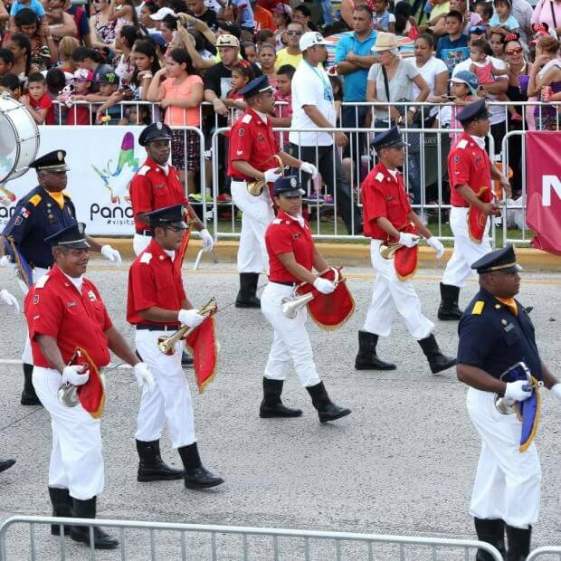Bomberos marching in Panama