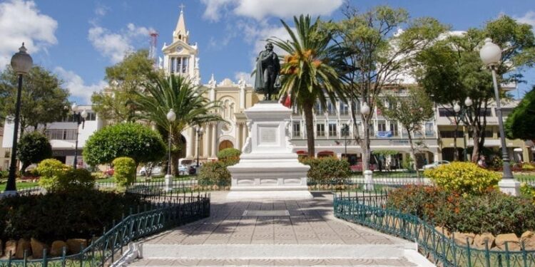 loja ecuador square. Buying cheap real estate overseas
