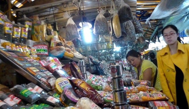wo customers looking at the products