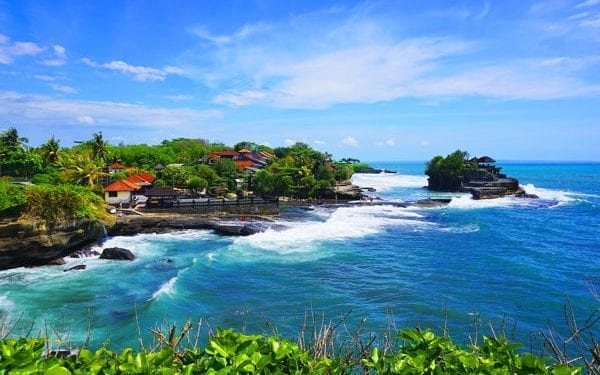 best places to retire in indonesia, bali beach scene