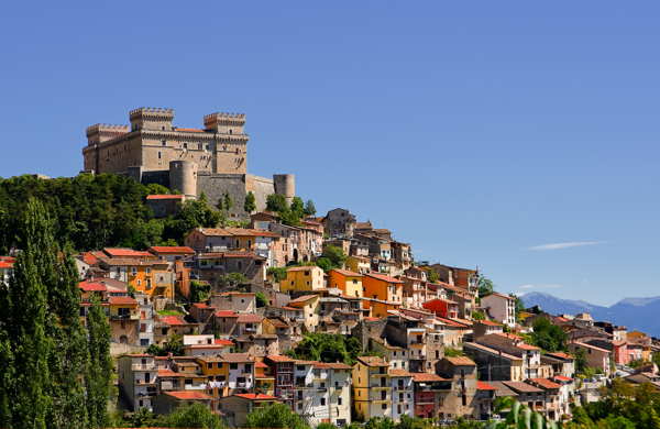 castle town in abruzzo italy