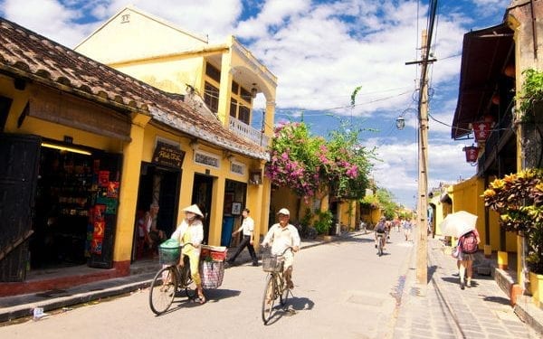 Best places to retire in Vietnam Da Nang street scene