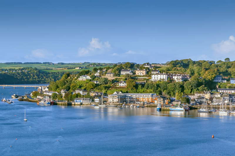 kinsale rivermouth in ireland. english-speaking islands