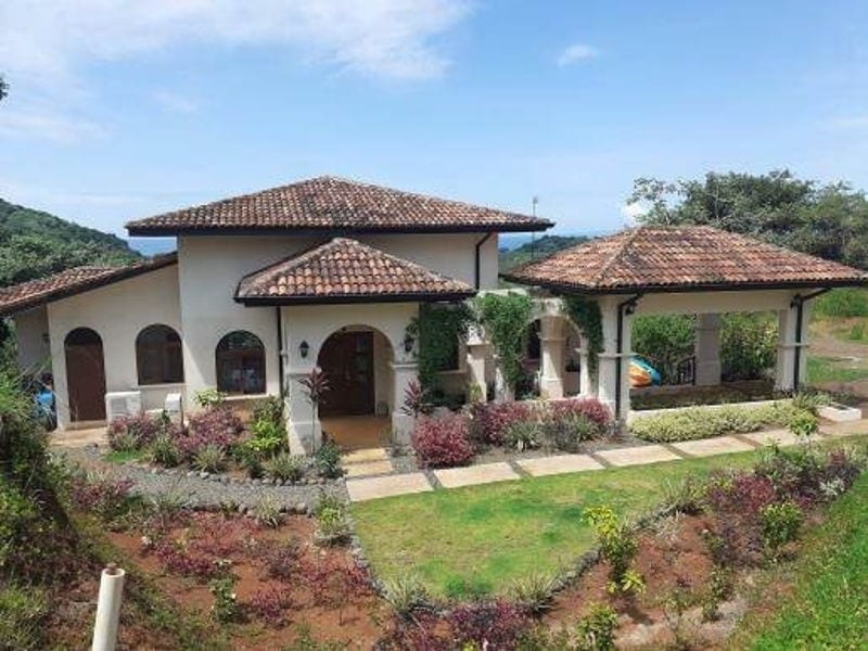 los islotes peg april house