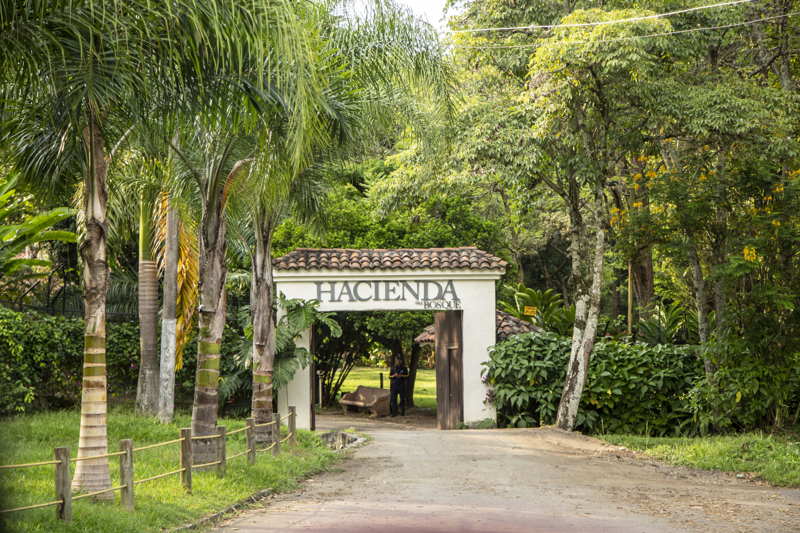 hacienda pablo escobar medellin
