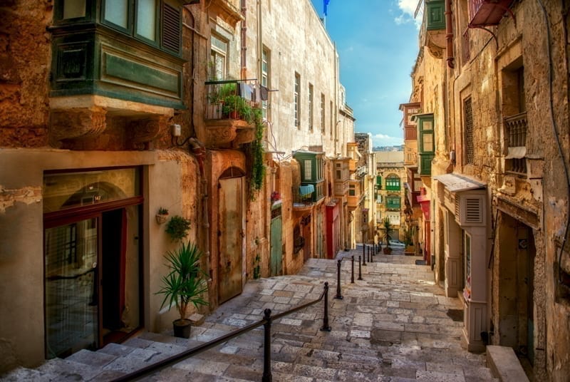 Narrow street in Valletta. map of malta