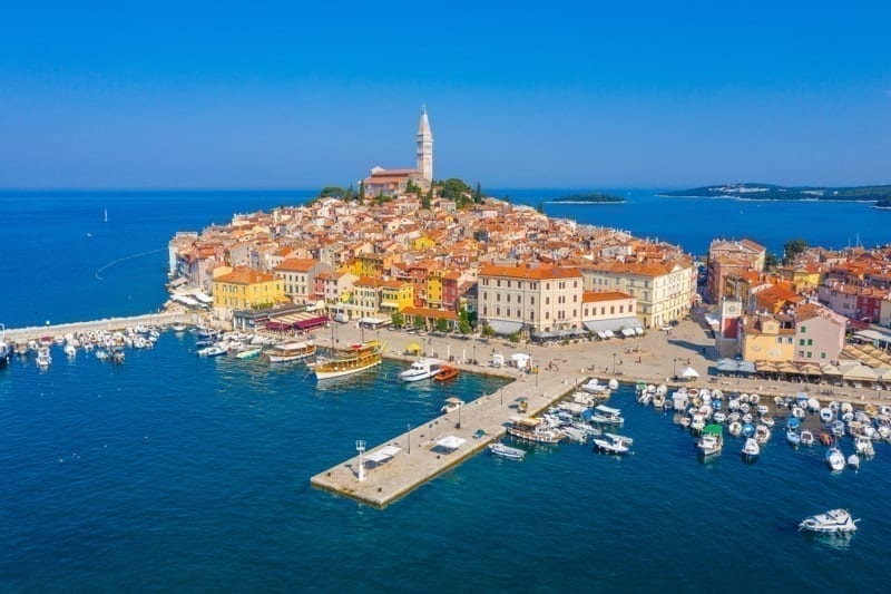 The 7 Best Places To Live Abroad And Start A New Life Post-Pandemic - Vimarsana News