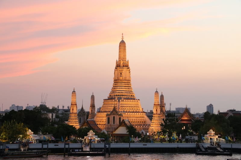 Sunset in the Wat Arun Temple in Thailand