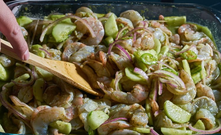 Green shrimp aguachile with purple onion 