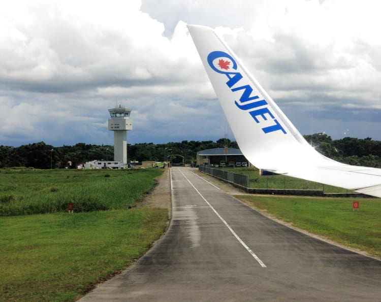 Boeing 737 landing at Samana Airport, Dominican Republic