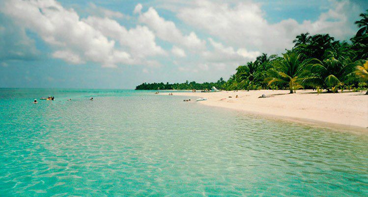 Turquoise waters at Pearl Islands, Panama