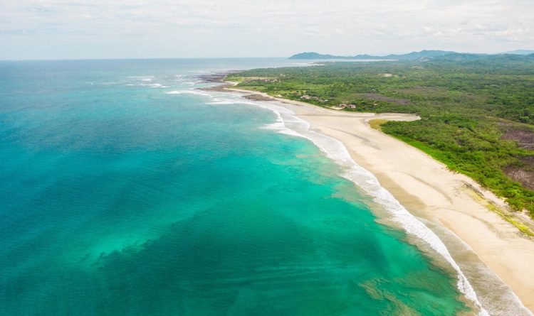 Turquoise water in Tamarindo Beach, Costa Rica