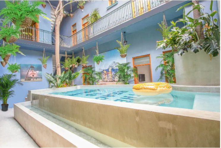 A hotel in Casco Viejo, Panama with an indoor pool