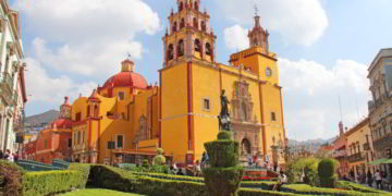 A yellow colonial building in Guanajuato, Mexico