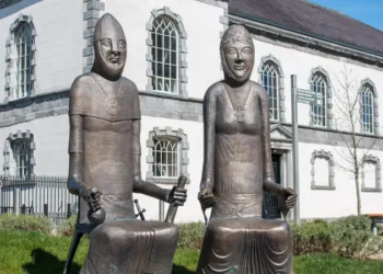 Strongbow and Aoife Bronze Statues in Waterford Ireland