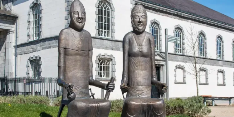 Strongbow and Aoife Bronze Statues in Waterford Ireland
