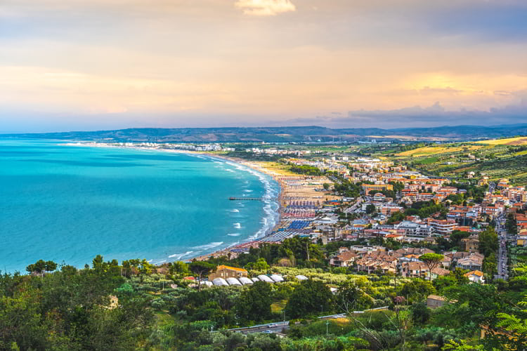 5 Cheap Places To Retire Near The Beach - Vimarsana News