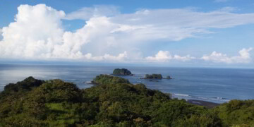 Los Islotes beach in Panama