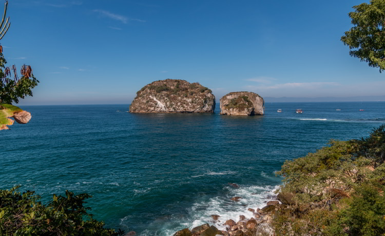 Los Arcos Islands, south of Puerta Vallarta