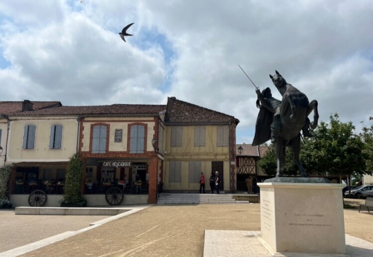 Lupiac’s central square, with its statue of d’Artangnan and his namesake tavern behind. move to france