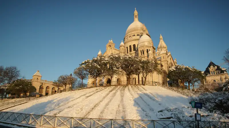 Paris monument montmartre