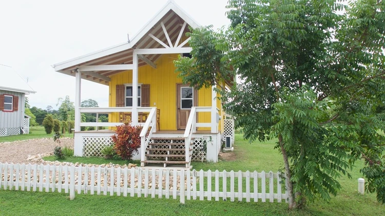 Cozzy cottage in Carmelita Gardens Belize