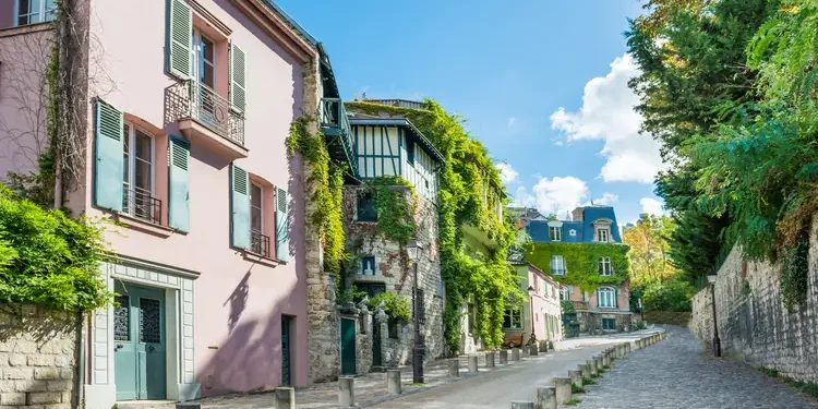 Cozy tourist alley in Paris, Monmartre street, France