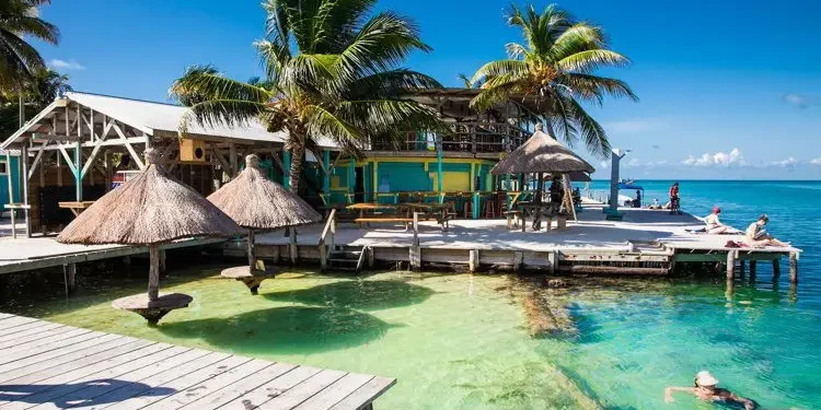 Beautiful caribbean sight with turquoise water in Caye Caulker, Belize Rental property