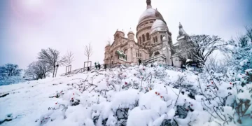 Winter snow day view Sacre-Coeur Montmartre Paris