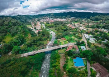 Bridge crossing the Caldera River