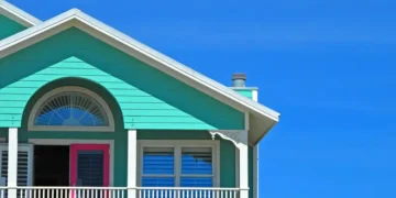 Investing-live-and-invest-overseas