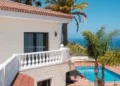 House with swimming pool, palm trees and ocean sea view