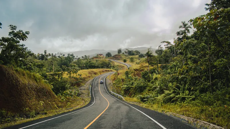 carretera entre montañas y bosque en Latinoamérica, Panamá, veraguas