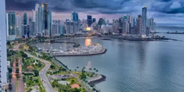 Aerial view of Avenida Balboa, a main road in Panama City. retire in Panama
