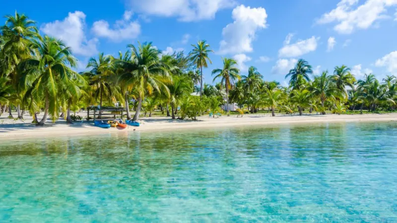 A Caribbean lifestyle in Ambergris Caye. Live in Belize